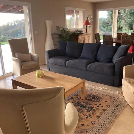 Holiday home Agreable Et Confortable Maison En Quercy
